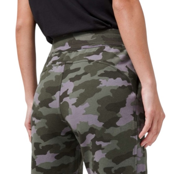 LULULEMON Scuba Heritage 365 Camo Dusky Lavende HR Fleece 28" Joggers Size 4 - Picture 2 of 13